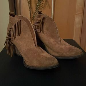 🥥🌴 Coconuts by Matisse Tan Camel Ankle Boots Fringe Modest Heel 7.5 Like New